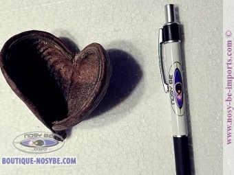 https://www.boutique-nosybe.com/7326-thickbox_default/noix-de-badam.jpg